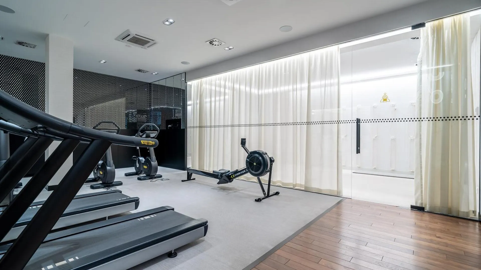 Brabank 50 Gym And Lounge Gdańsk